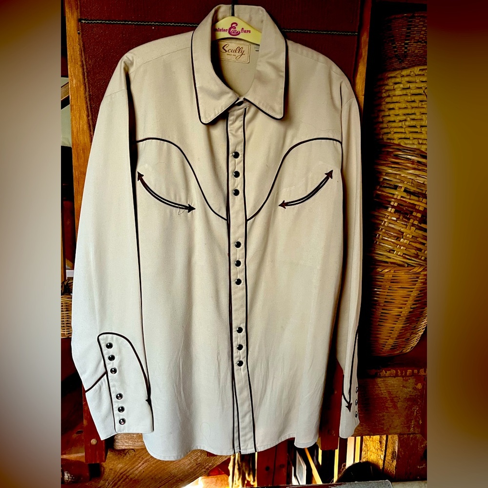Scully XL western shirt. Beige w/brown trim. Slightly used worn once or twice.